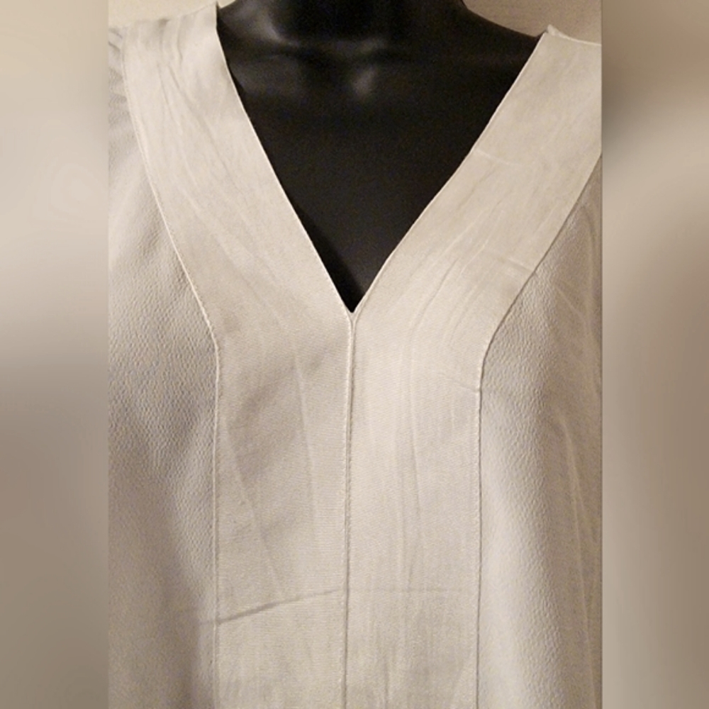 DG2 Sleeveless neck blouse